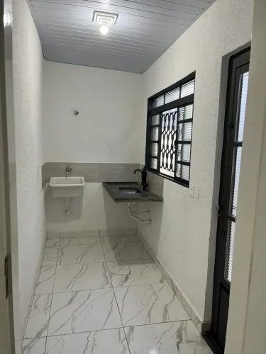 Ktinet 03 espaçosa, segura e bem localizada.