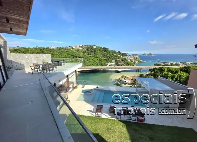 Casa à venda no Joá. Nova. 5 Suítes. Vista panorâmica.