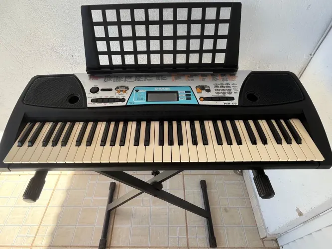 Teclado Yamaha PSR-170 com Suporte