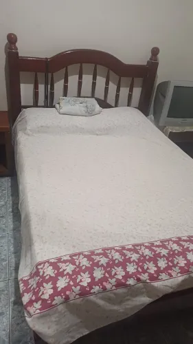 Cama de madeira maciça Casal
