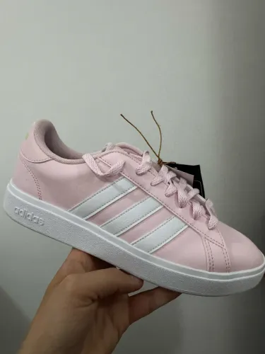 Tênis adidas novo