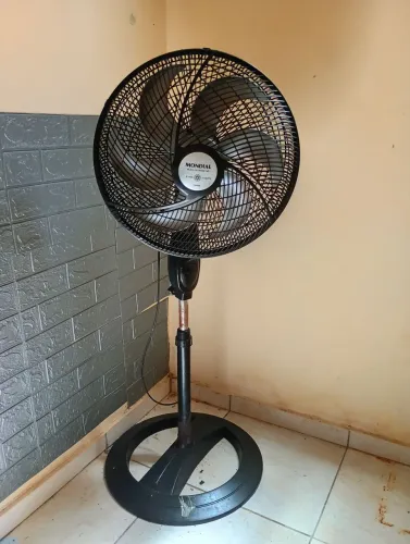 Vende-se ventilador para tiragem de peças 