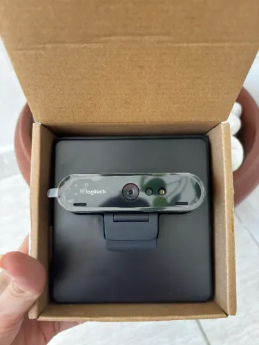 Câmera webcam Logitech BRIO com vídeo em ultra HD 4K e HDR