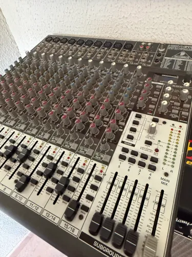 Mesa Behringer Xenyx2442fx 16 Canais E Efeito Funcionando!! 127/220v (Usado)