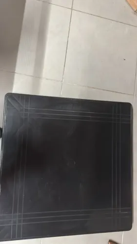 Mesa de plastico com cadeiras 