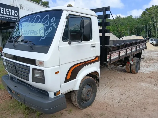 Caminhão vw 8 120 carroceria