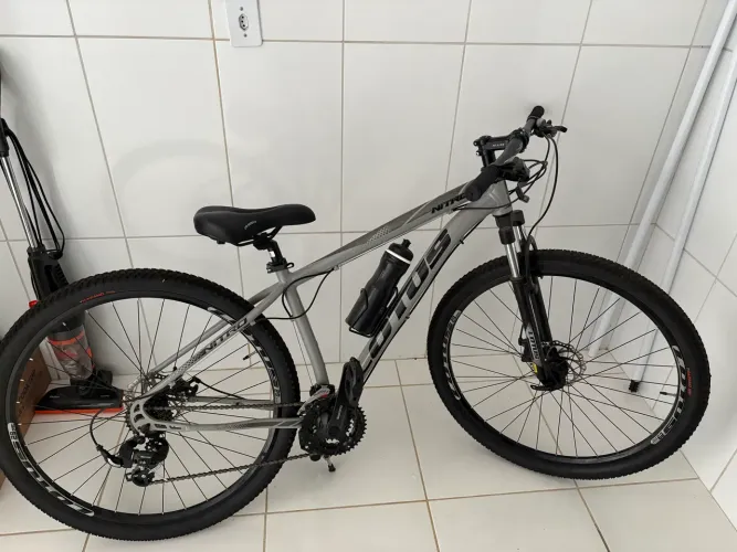 Bicicleta Aro 29 semi nova