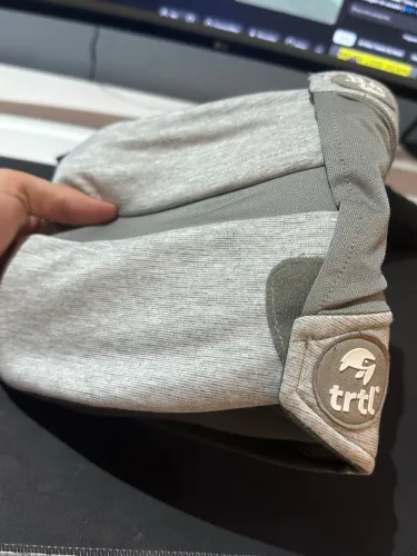 Almofada de viagem Trtl Travel Pillow Plus - Nunca Utilizada
