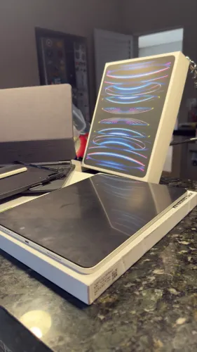 iPad Pro 12.9 6th geração, M2, 128gb - Perfeito Estado + Kit Completo