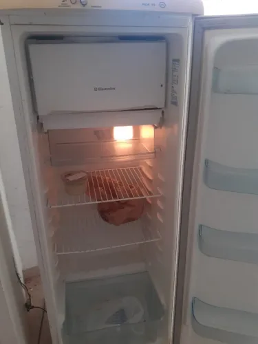 Geladeira Electrolux RDE 30 super (frost free)