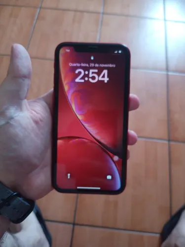 iPhone XR vermelho com 128gb em estado de novo - leia todo o anúncio.