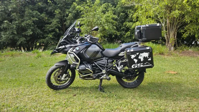 Vendo BMW R1250GSAdventure Triple Black, 2023, kit baixo, moto impecável