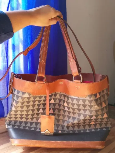 Bolsa tote triangle Schutz couro legitimo