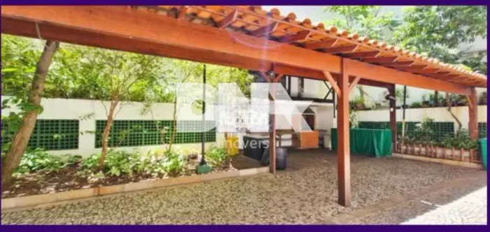 Apartamento : Padrão / Residencial / Centro