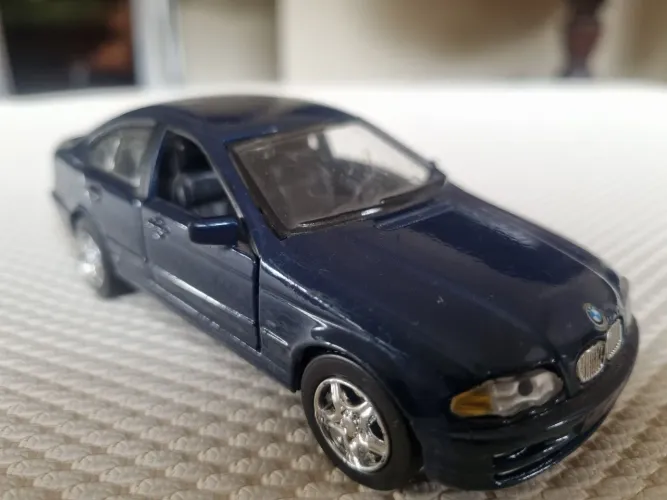 Miniatura BMW Série 3 E46 Sedan Azul Escuro Escala Colecionador