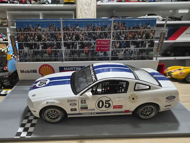 Miniatura 1.18 Ford Mustang GT racing #05