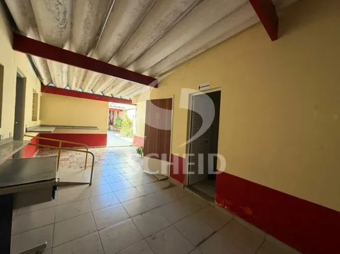 Imóvel comercial na Av. dos Jangadeiros, região de Interlagos para locação.