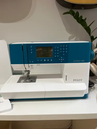 Máquina de Costura Pfaff Ambition 620 + Base Extensora - Excelente estado