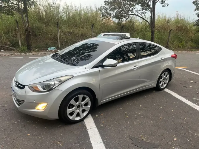 Hyundai Elantra GLS 1.8 16V Aut. 2013