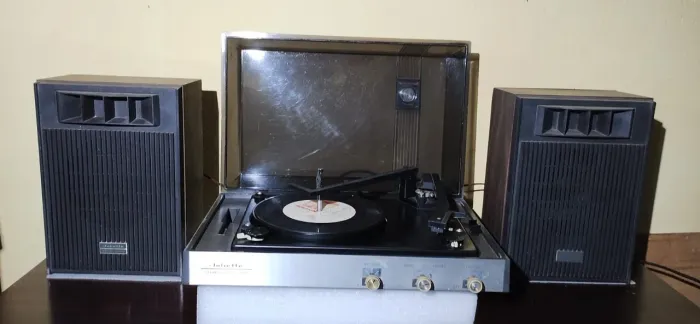 Toca-Discos Estéreo Juliette Solid State