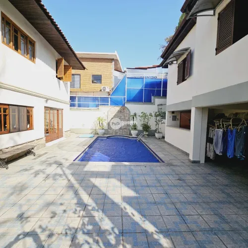 Vendo Casa em Condomínio Fechado - 5 Dormitórios, Piscina no Morumbi, SP