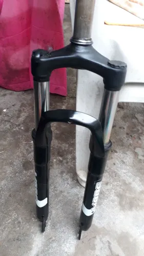 Amortecedor de regulagem semi novo aro 29