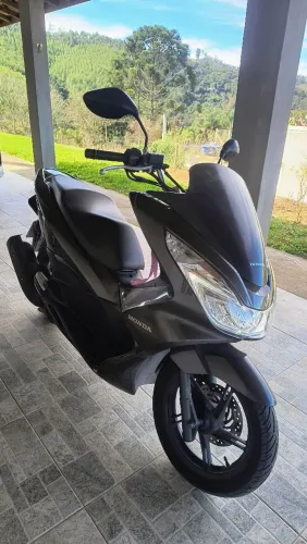 Honda PCX km baixo.