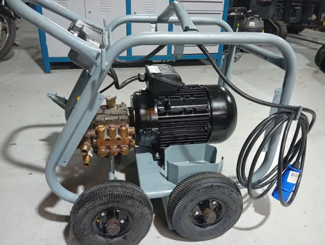 Lavadora alta pressão 10/25 Karcher