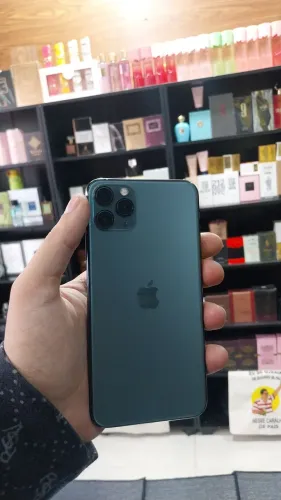 IPHONE 11 pro max todo original,  de total procedência  .