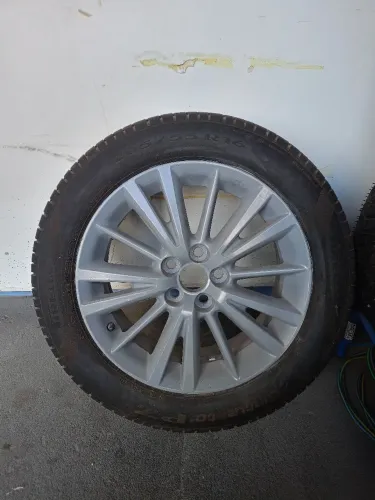 Vendo uma roda aro 16 Corolla XEi 2017
