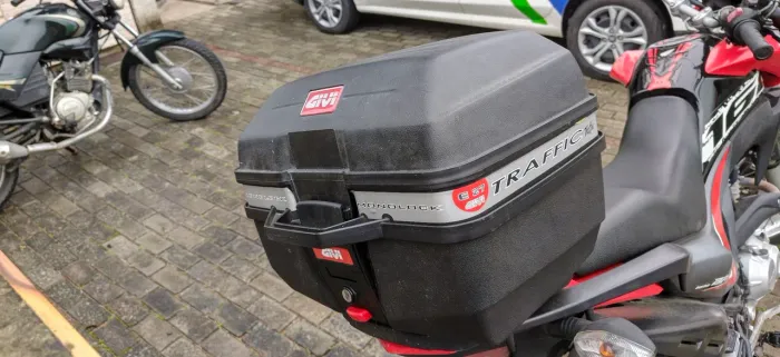 Baú de moto Givi 27L