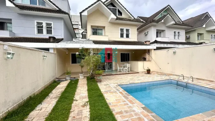 Recreio dos Bandeirantes | Casa de Condomínio 5 quartos, sendo 4 suites