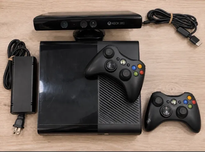 Xbox 360 E 500GB Completo + Kinect + 2 Controles Originais