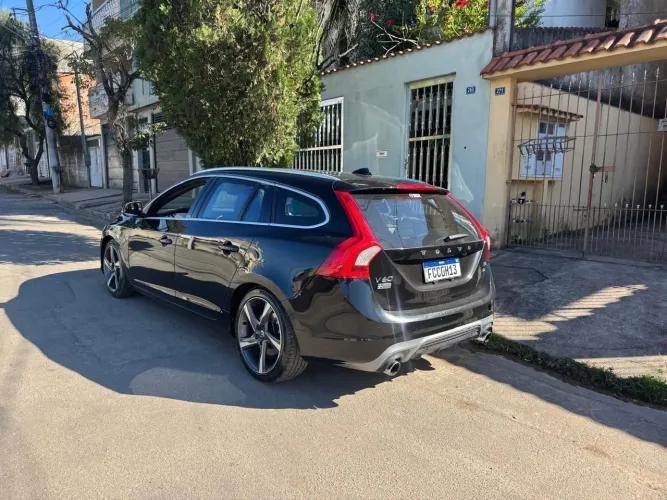 Volvo V60 T-6 R-design 2.0 FWD 4P 2016
