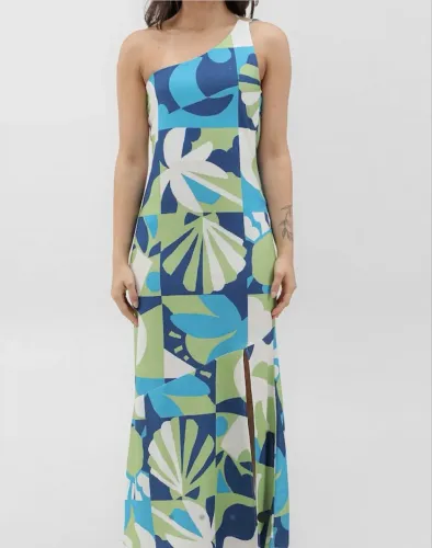 Vestido um ombro só em viscolinho