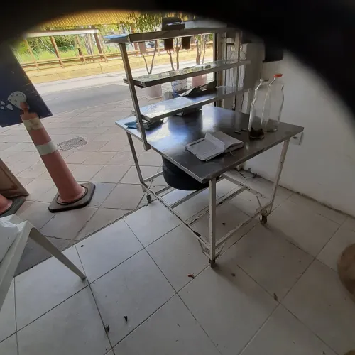 Mesa em inox exelente pratica !