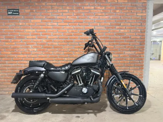 HARLEY-DAVIDSON XL 883N