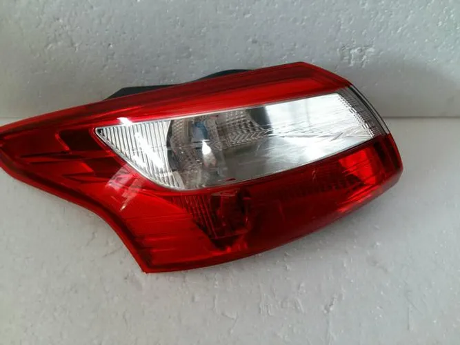 Lanterna ford focus sedan 2013 2016