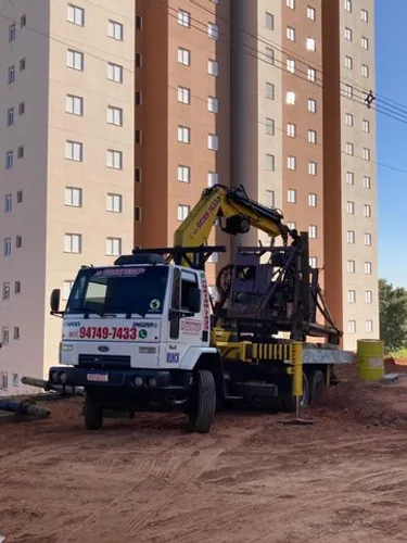 Transporte de Bate estaca com caminhao munck