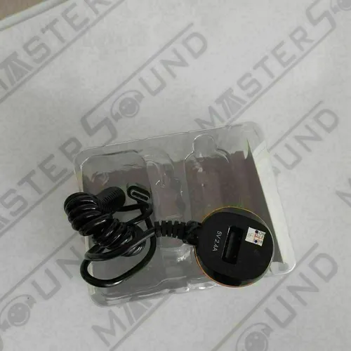 Kit carregador veícular. Com uma entrada usb. Cabo fixo com entrada tipoC. Novo.