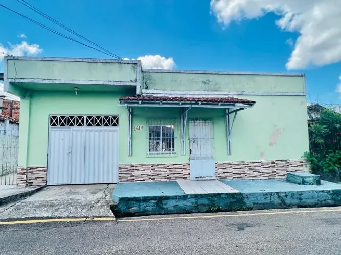 Casa, 2/4, 200m², garagem na Cidade Nova.