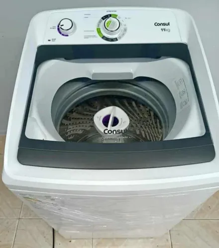 Máquina consul 11 kg seminova funcionando perfeitamente dependendo do bairro entrego 