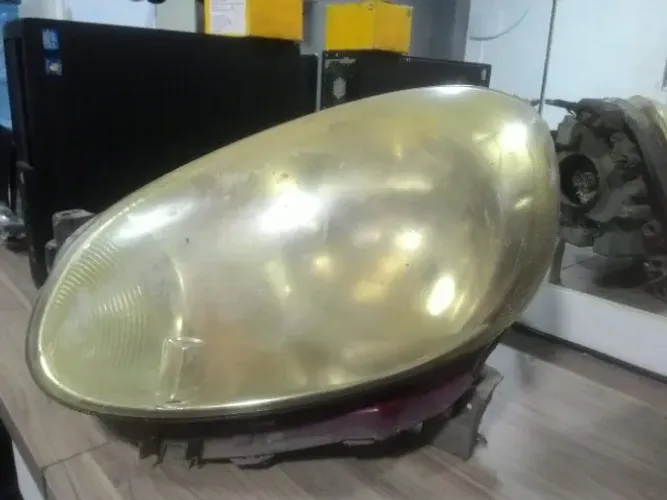Farol Esquerdo Nissan March 2012 a 2018 26060 1HL0A