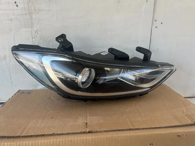 Faról Hyundai Elantra Sem Led 