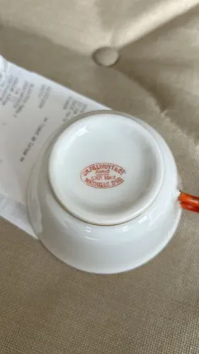 4 xícaras antigas, século XIX de porcelana francesa da marca Pillivuyt