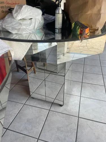 Mesa espelhada para decoração 