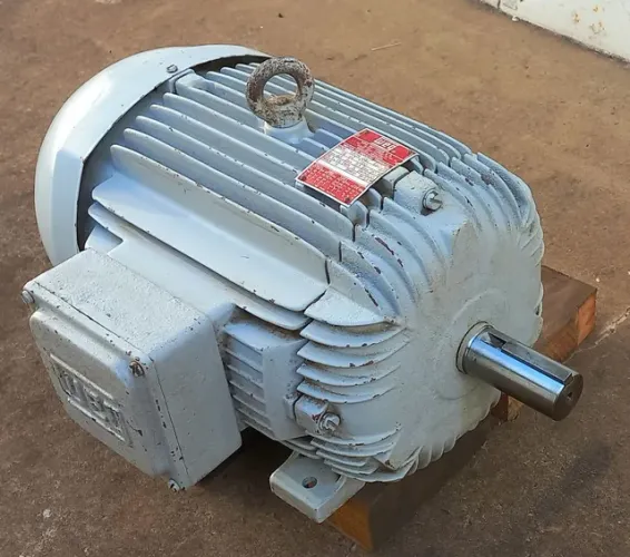 Motor Elétrico Assincrono Trifásico 15CV, 4 Polos, WEG, semi novo.