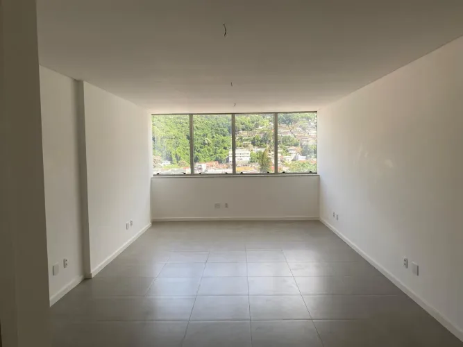 Sala Comercial de 38.35m² no bairro Saco Dos Limões