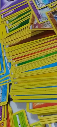 Lote de cartas pokémon promoção hoje 59 reais o lote 100 unidades 