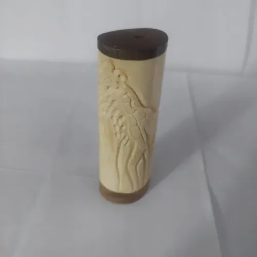 Conjunto de políteiro marfim madeira escura com desenho 